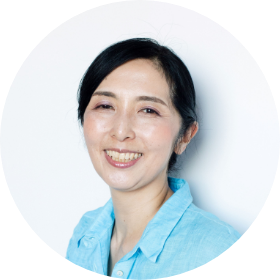 向 千鶴 氏