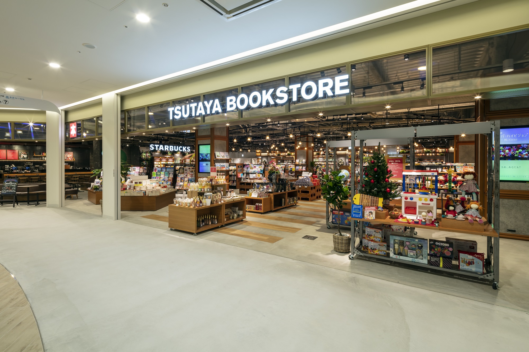 TSUTAYA BOOKSTORE マークイズ福岡ももち