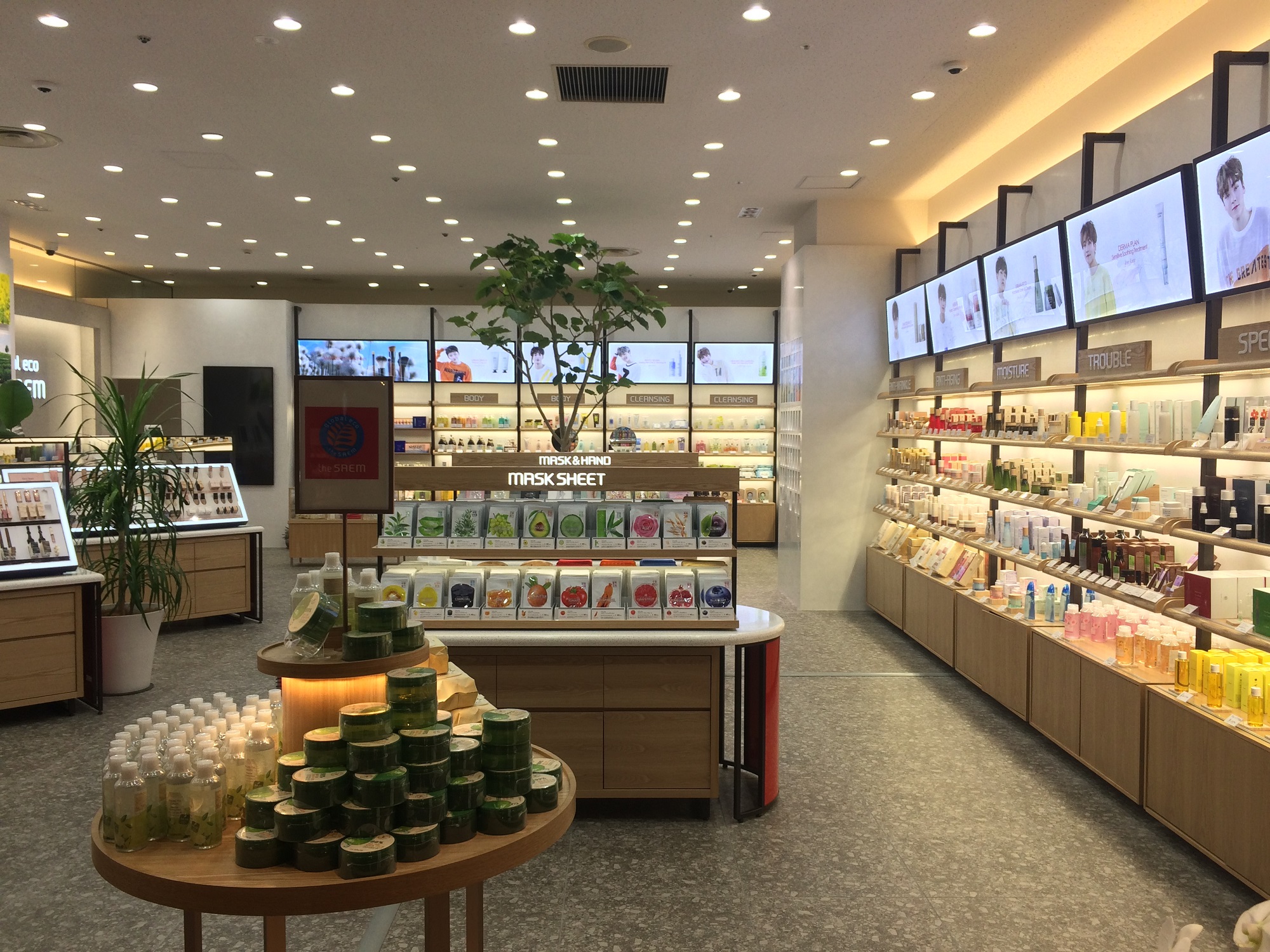 the SAEM LINOAS八尾店